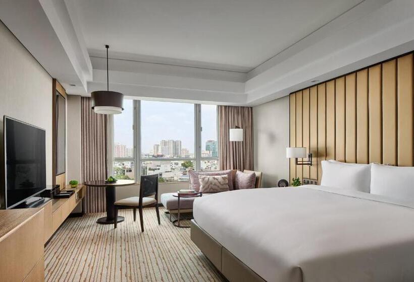 اتاق کلاب, New World Saigon