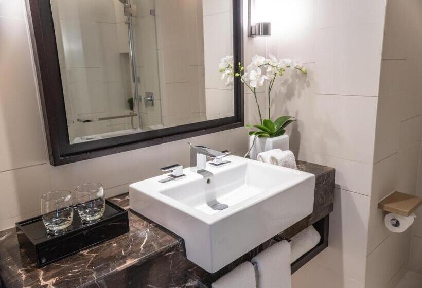 اتاق لوکس با تخت بزرگ, New World Saigon