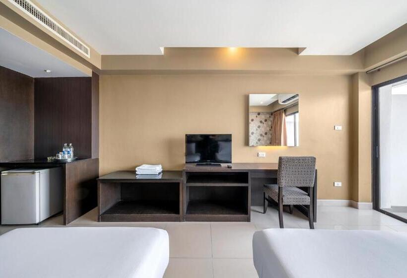 Номер Superior Вид на Бассейн, Welcome Plaza Hotel Pattaya