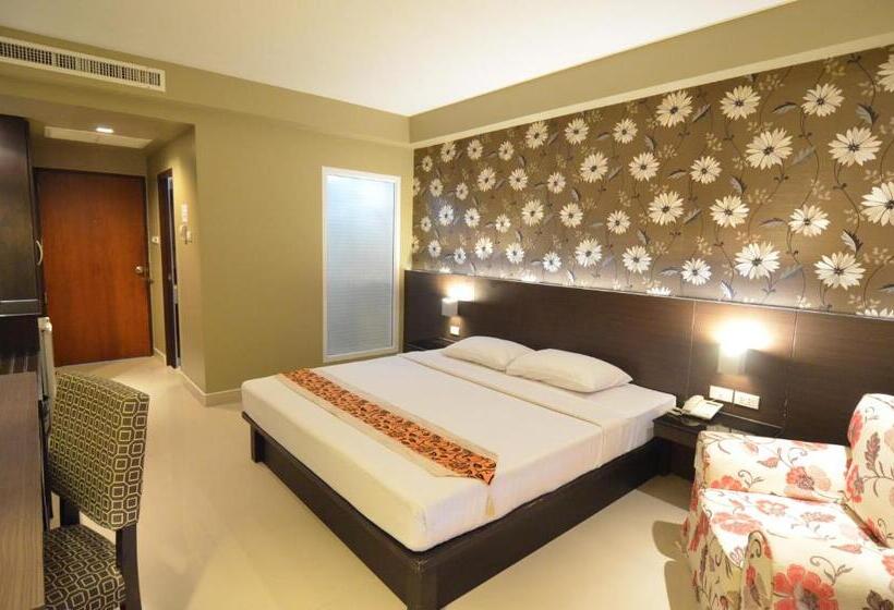 Номер Deluxe Вид на Бассейн, Welcome Plaza Hotel Pattaya