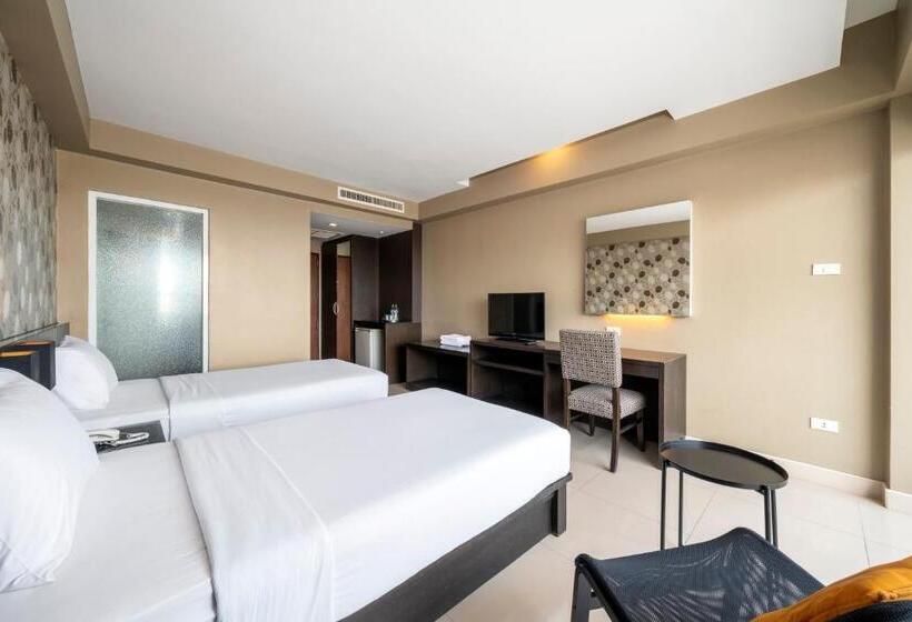 Номер Superior Вид на Бассейн, Welcome Plaza Hotel Pattaya