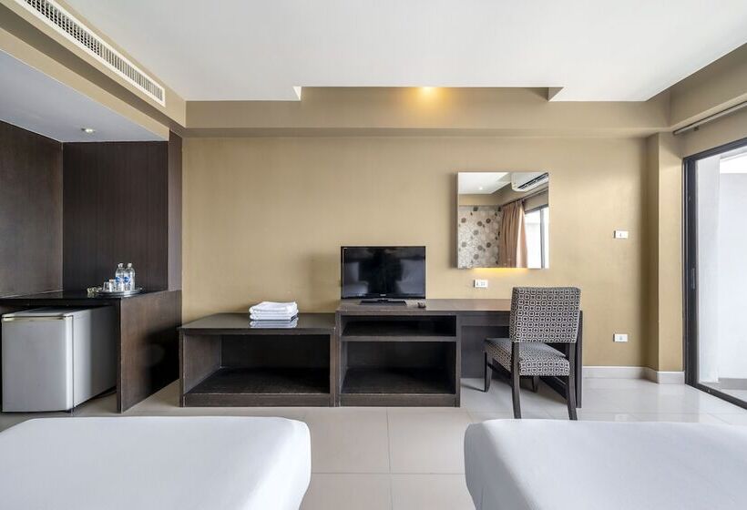 Номер Superior Вид на Бассейн, Welcome Plaza Hotel Pattaya