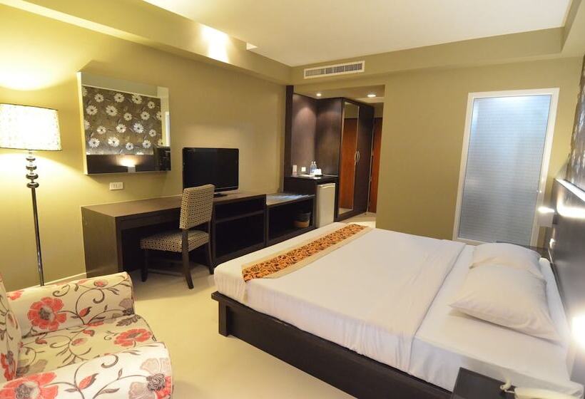 Номер Deluxe Вид на Бассейн, Welcome Plaza Hotel Pattaya