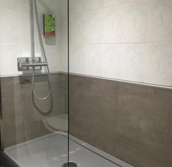 اتاق استاندارد سه نفره, The Originals City, Hôtel Nevers Centre Gare