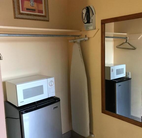 스탠다드 룸 킹사이즈 침대, A Fisher's Inn Motel