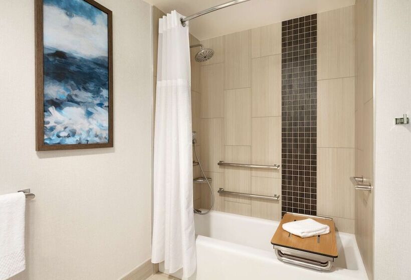 Люкс Адаптированный для Инвалидов, Embassy Suites By Hilton Monterey Bay Seaside