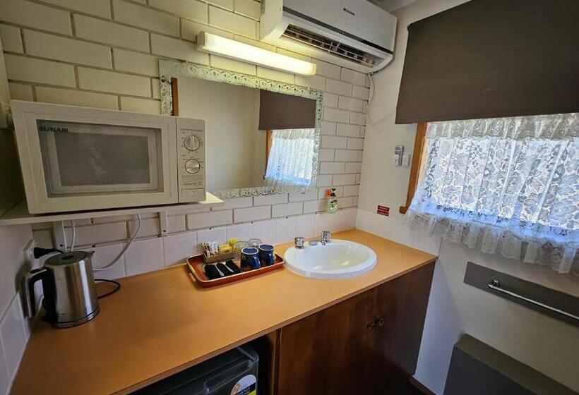 Люкс Семейный 2 Спальни, Alfred Motor Inn