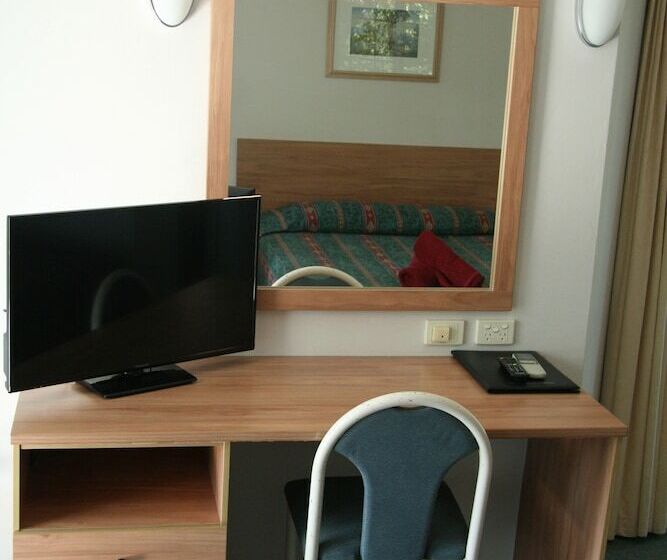 Номер Стандарт, Colonial Court Motor Inn