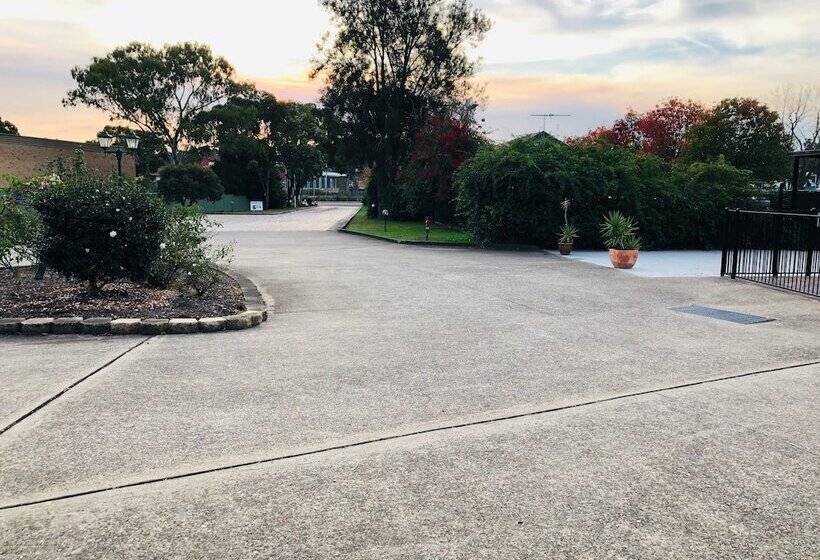 Семейный Номер, Campbelltown Colonial Motor Inn