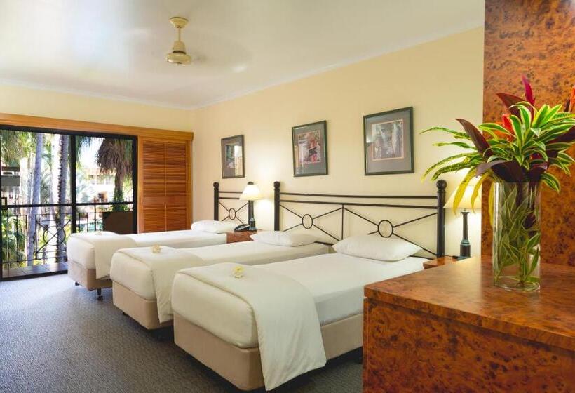 Трехместный Номер Стандарт Вид на Бассейн, Palm Royale Cairns