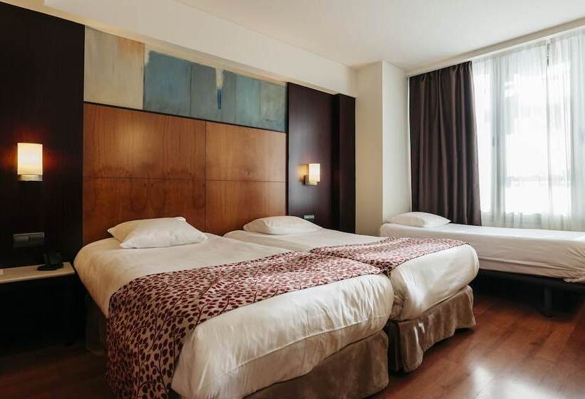 اتاق استاندارد سه نفره, Catalonia Brussels
