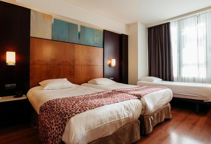 اتاق استاندارد سه نفره, Catalonia Brussels