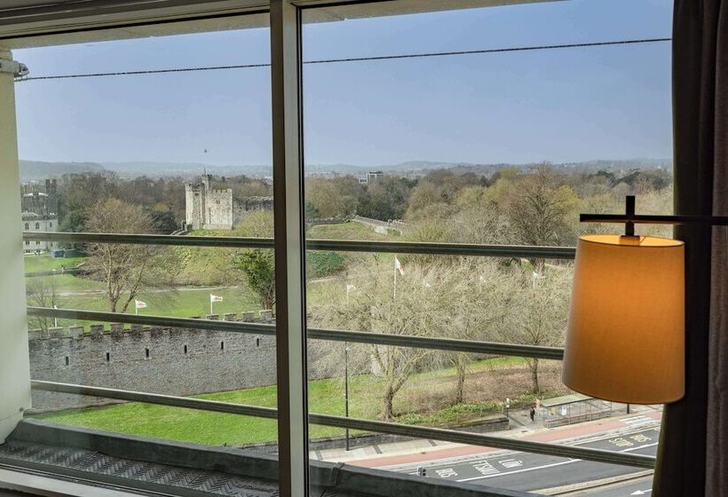 家庭间, Hilton Cardiff