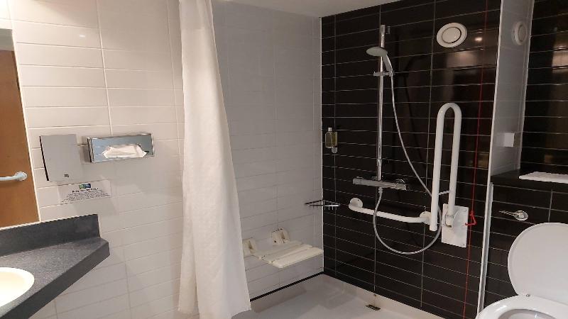 Номер Стандарт Адаптированный для Инвалидов, Holiday Inn Express Glenrothes, An Ihg