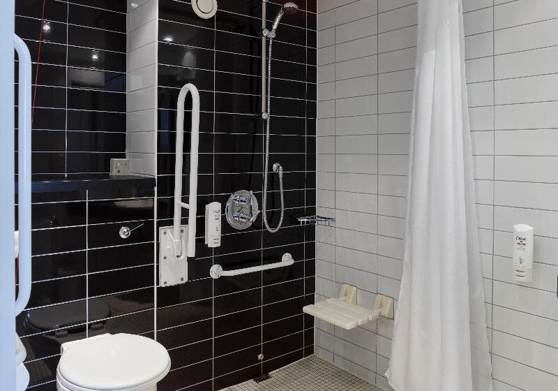 Номер Стандарт Адаптированный для Инвалидов, Holiday Inn Express Glenrothes, An Ihg