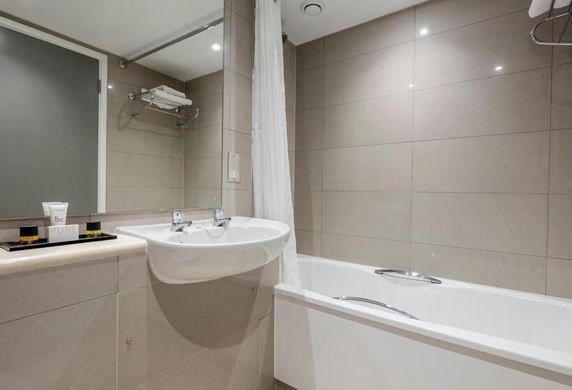 Семейный Номер, Hogs Back Hotel & Spa