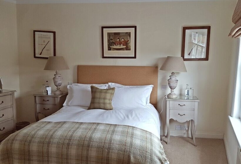Номер Стандарт, The Royal Oak, Yattendon