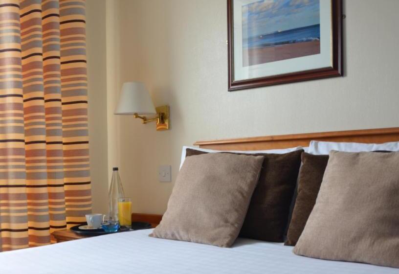 Семейный Номер, The Riviera Hotel & Apartments   Alum Chine