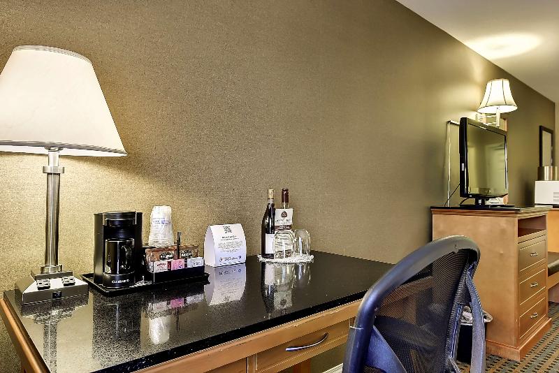 스탠다드 룸 킹사이즈 침대, Best Western Plus Osoyoos Hotel And Suites