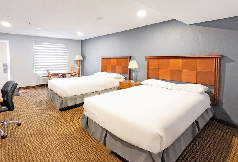 Номер Стандарт, First Canada Hotel Cornwall Hwy 401 On