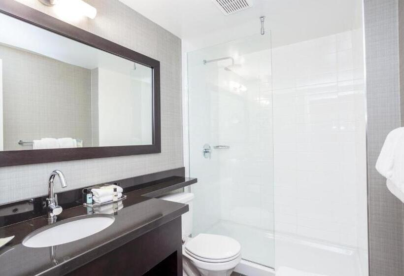Люкс Кровать Кинг, Sandman Hotel Saskatoon