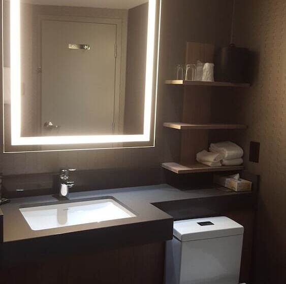 Quarto Superior, Novotel Montreal Center