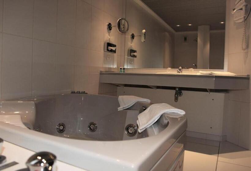 Люкс с гидромассажем, Amirauté Hôtel Golf Deauville