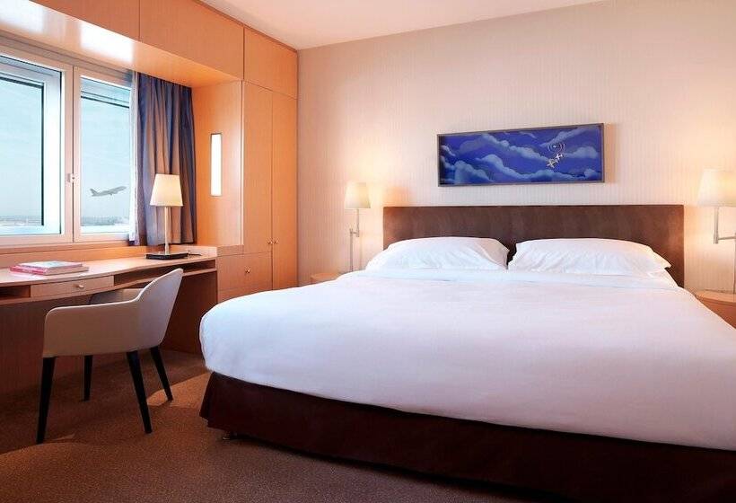 Номер Deluxe, Sheraton Paris Charles De Gaulle Airport