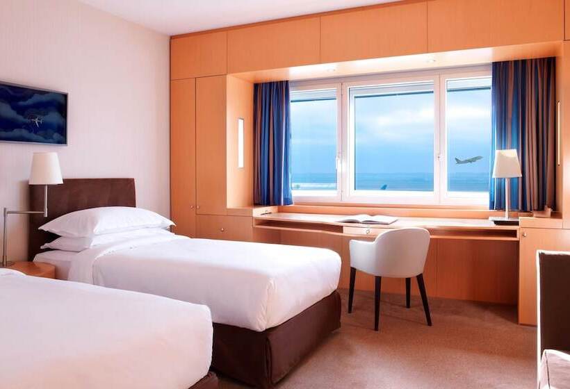 Номер Deluxe, Sheraton Paris Charles De Gaulle Airport