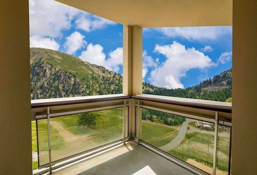 Трехместный Номер Стандарт с Балконом, Sowell Hotels Le Pas Du Loup