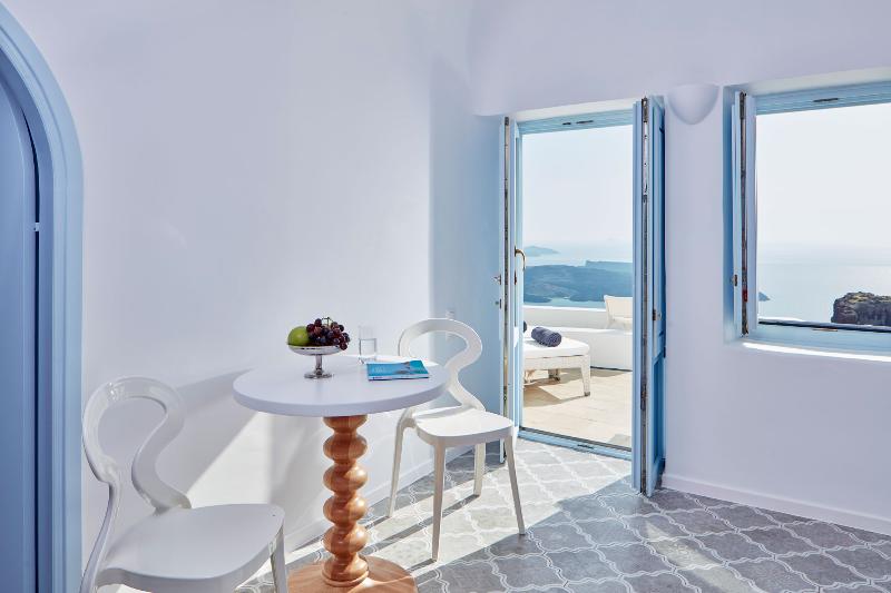 سوئیت جونیور کلاسیک, Astra Suites