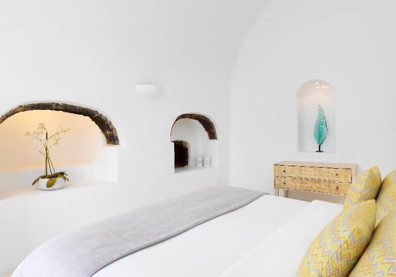 سوییت با استخر, Astra Suites
