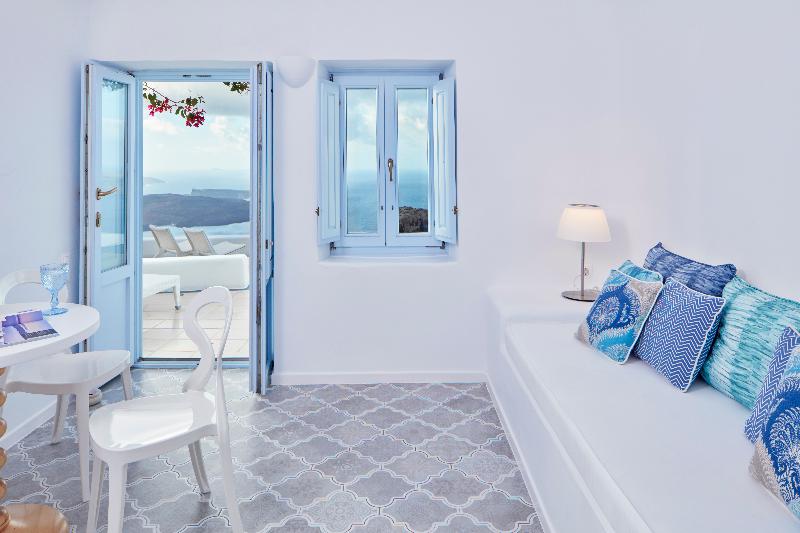 سوئیت جونیور کلاسیک, Astra Suites