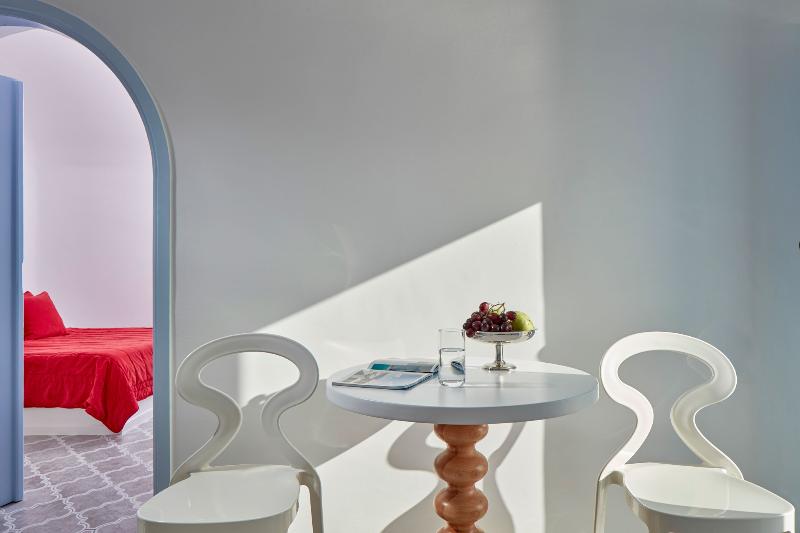 سوئیت جونیور کلاسیک, Astra Suites