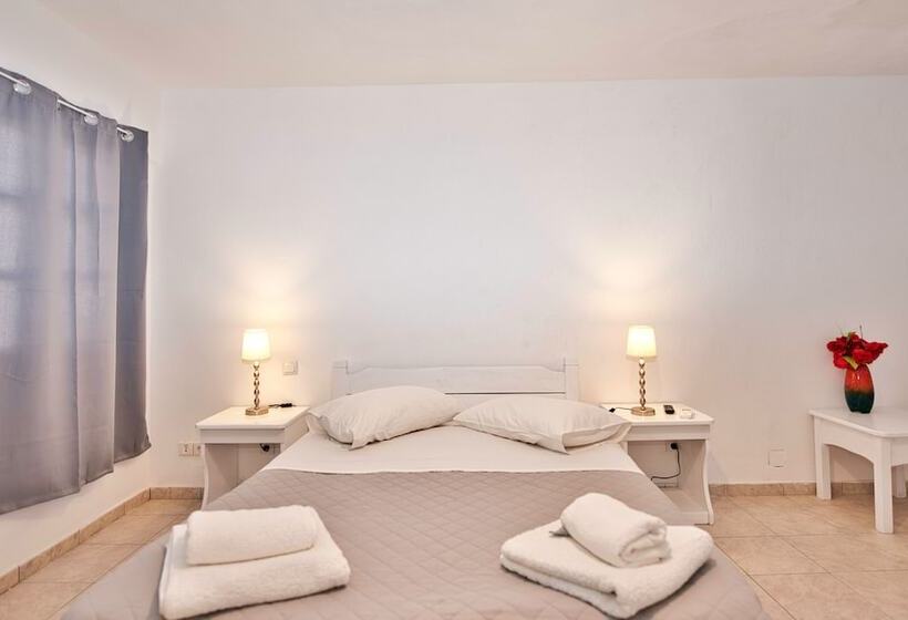 Номер Стандарт Вид на Бассейн, Caldera View Resort   Adults Only