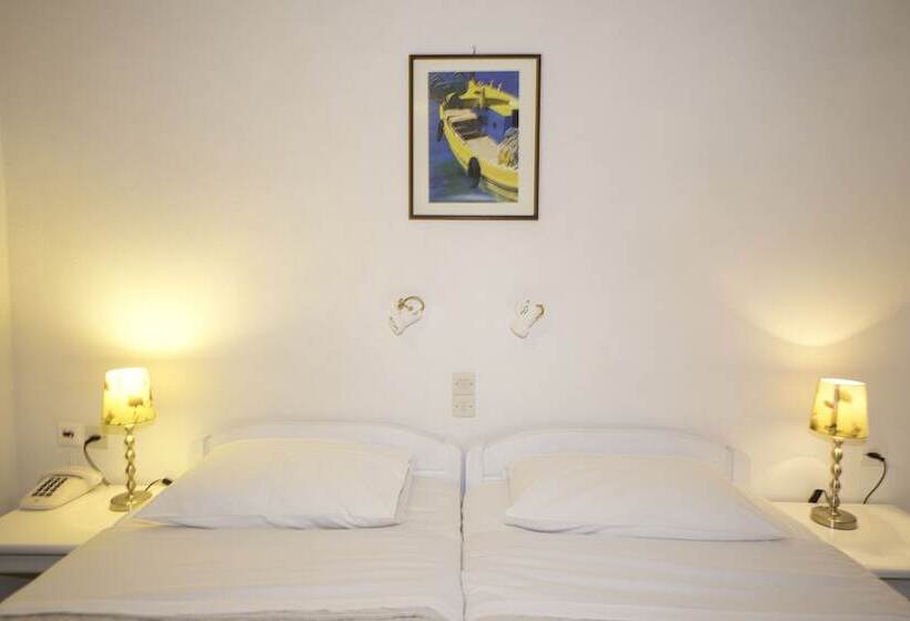 스탠다드 트리플 룸 풀장 전망, Caldera View Resort   Adults Only