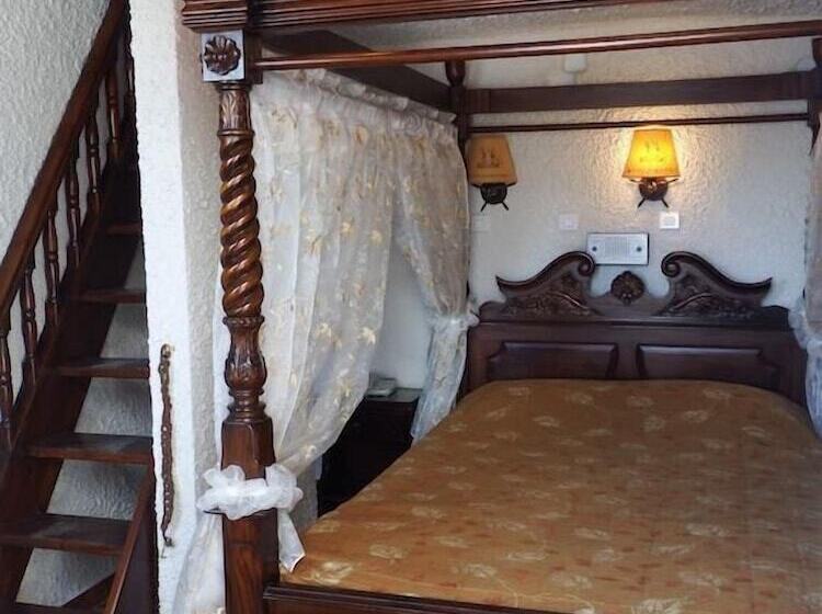 四人标准间, Porto Perissa