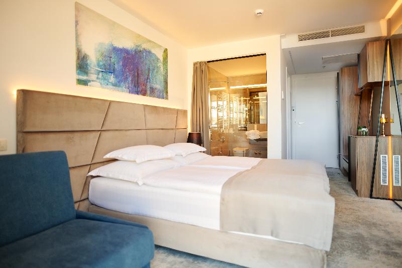 اتاق سوپریور, Paris