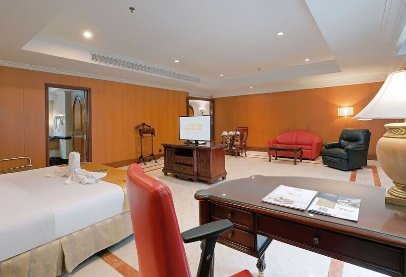 Королевский Люкс, Sunlake Waterfront Resort & Convention