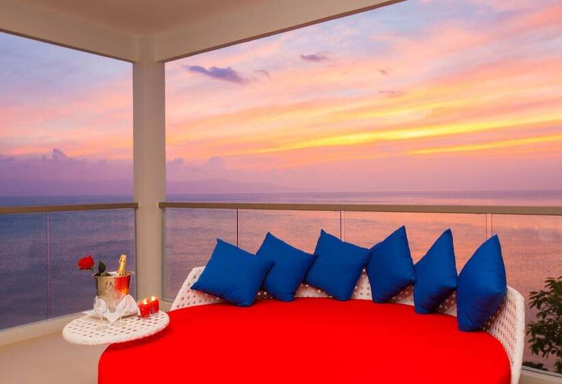 Королевский Люкс, Sunset Beach Club