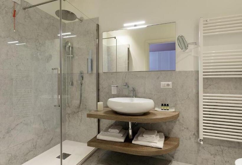 Полулюкс, Camin Hotel Luino