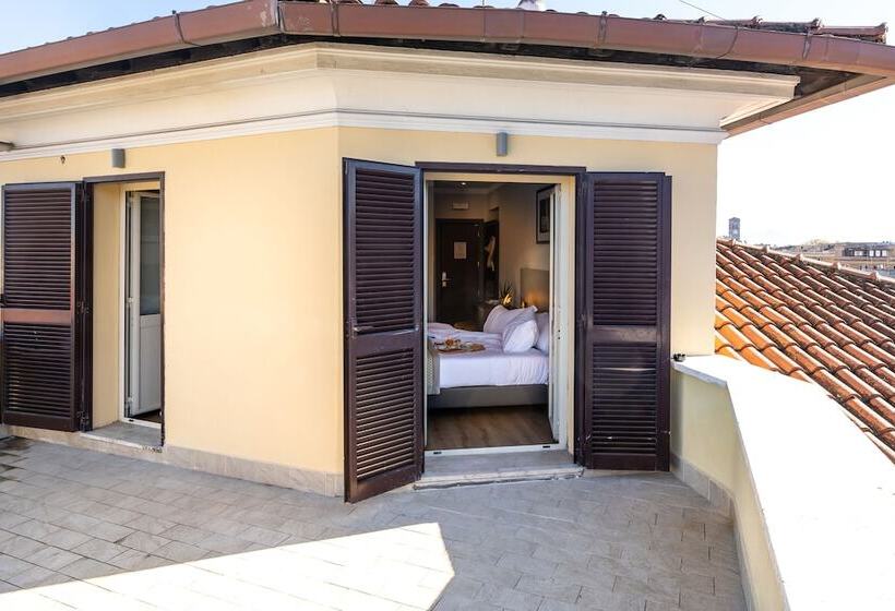 חדר סטנדרט, The Cross