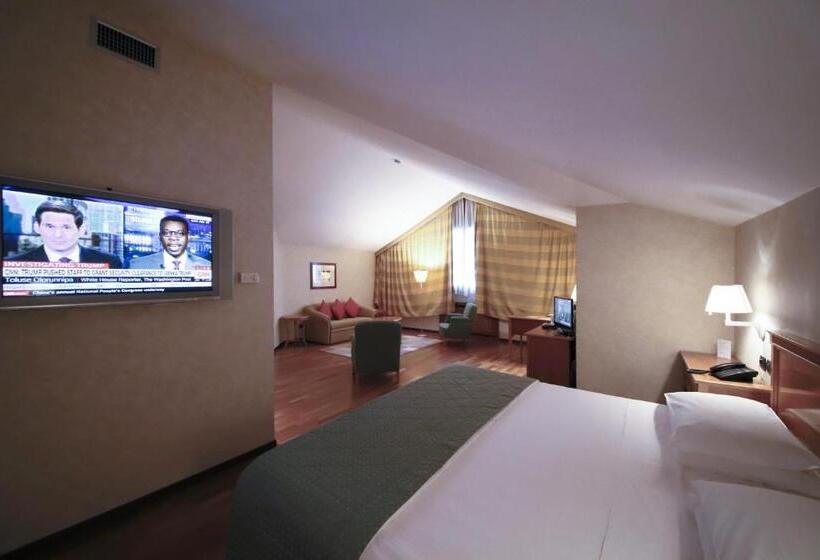 سوییت خانوادگی, Monica Hotel Fiera