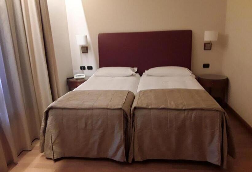 اتاق سوپریور, Monica Hotel Fiera