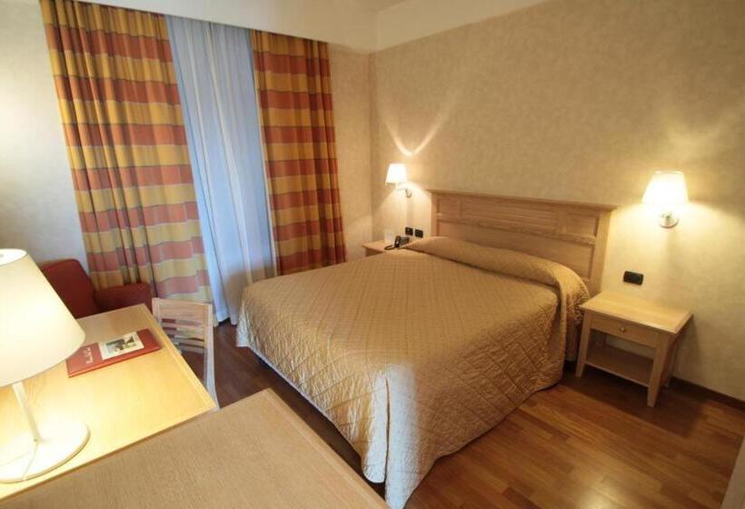 اتاق پرستیژ, Monica Hotel Fiera
