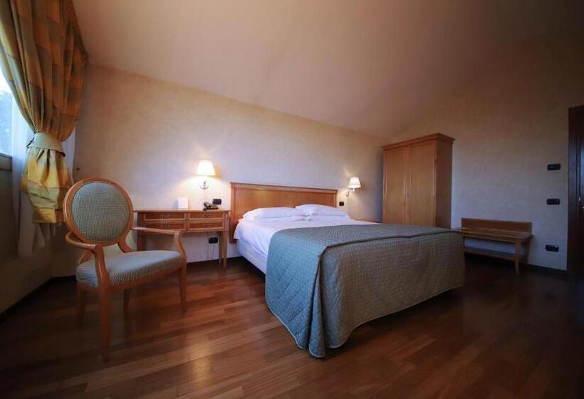 اتاق پنت هاوس, Monica Hotel Fiera