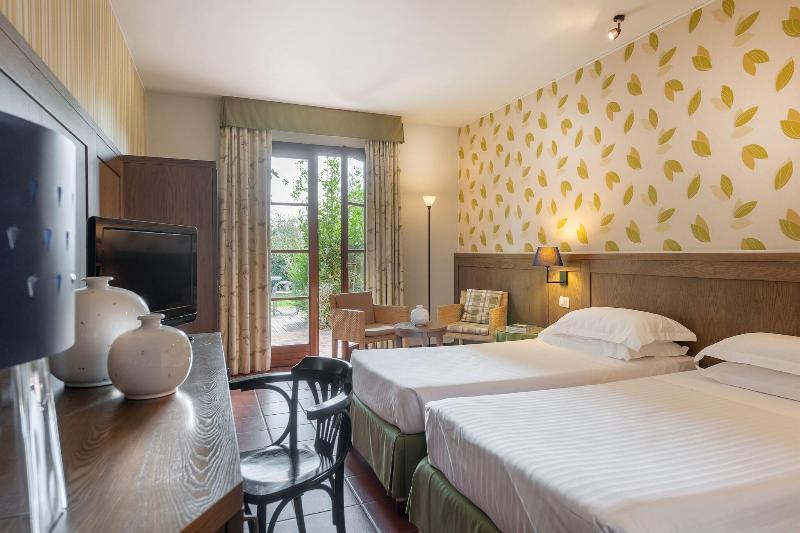 Номер Стандарт Трехместный, Villasanpaolo Resort & Spa