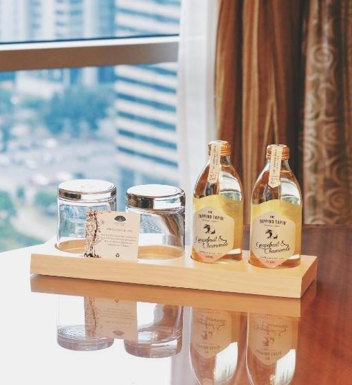 اتاق دلوکس با تخت کینگ و چشم‌انداز شهر, Mandarin Oriental Kuala Lumpur