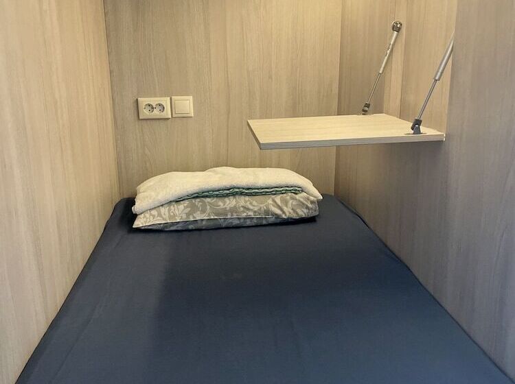 Capsule, Capsule Hotel 47 Nebo