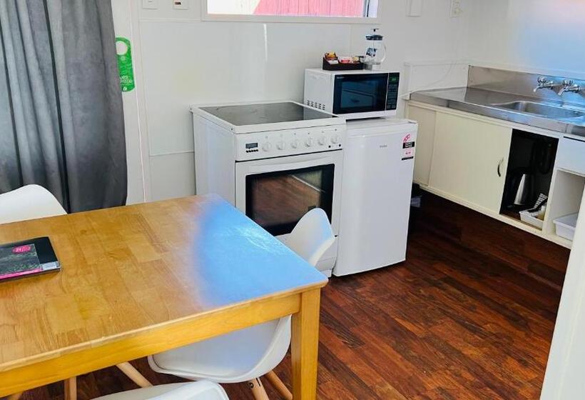 2 Bedroom Apartment, 18th Avenue Thermal Motel